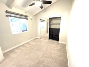 10202 Jardine Ave in Sunland, CA - Foto de edificio - Building Photo