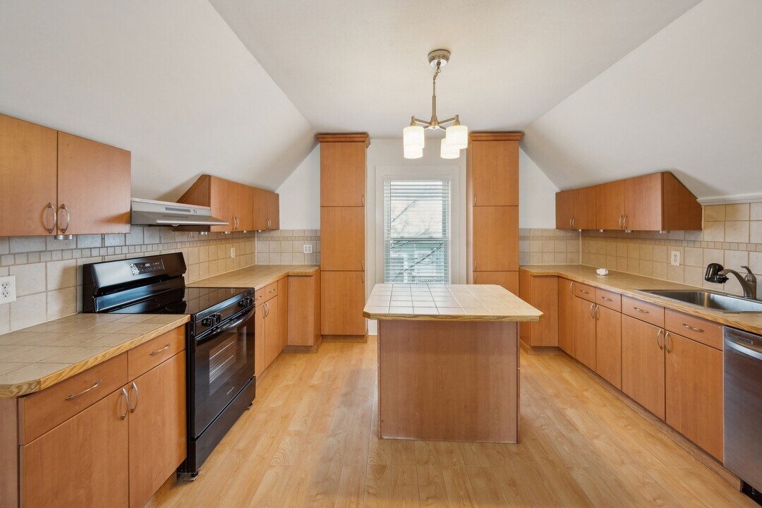 91 Walnut St in Manchester, NH - Building Photo