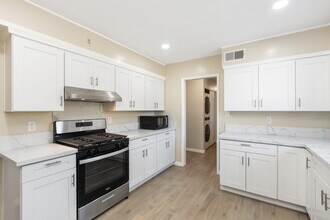 7741 High St in La Mesa, CA - Building Photo - Building Photo