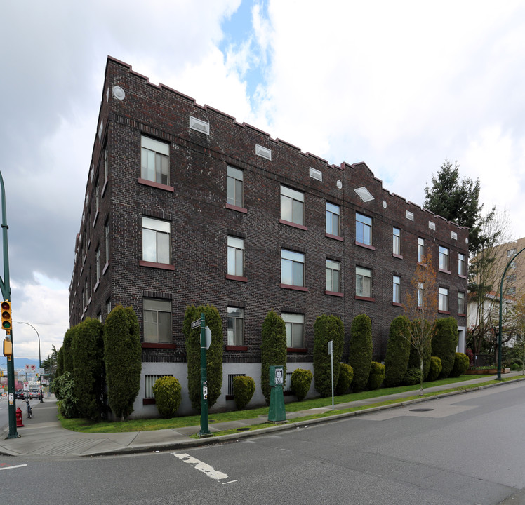 Hemlock Place Apartments in Vancouver, BC - Building Photo