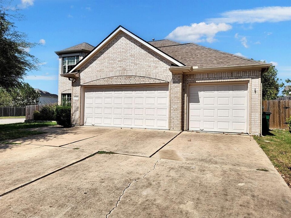 20964 Mandrake Dr in Pflugerville, TX - Foto de edificio