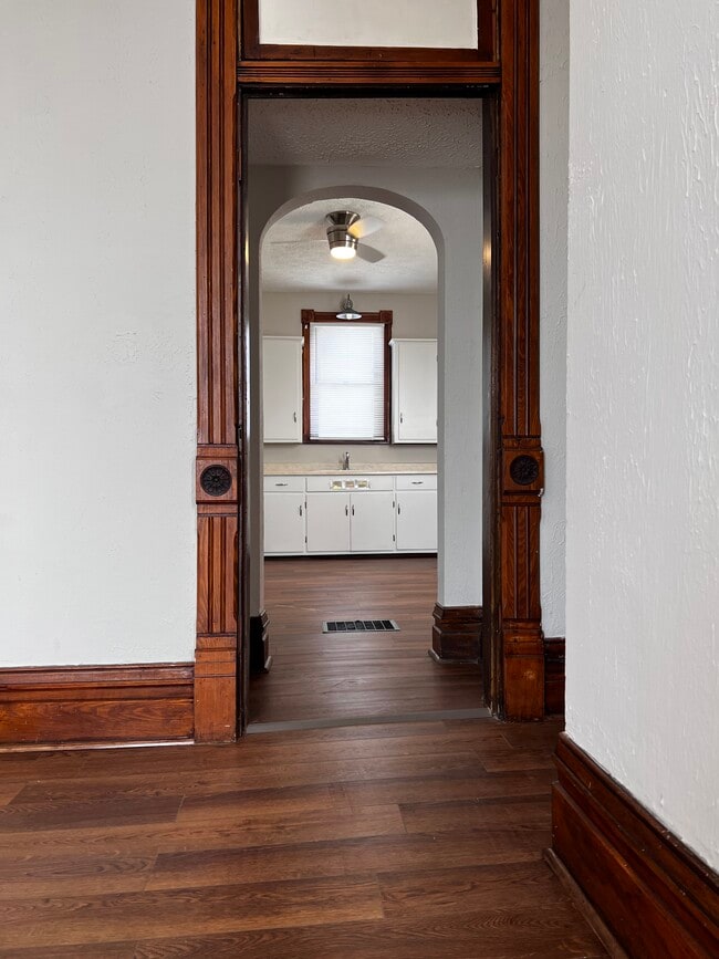 107 S College Ave, Unit Apt 4 in Greencastle, IN - Building Photo - Building Photo