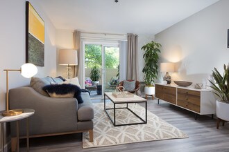 The Meadows Apartments in Sunnyvale, CA - Foto de edificio - Building Photo