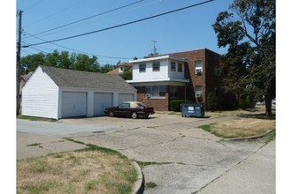 Bagatelas Apartments in East Moline, IL - Building Photo - Building Photo