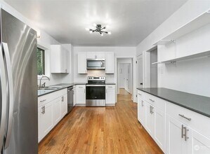 710 Prospect Ave N in Kent, WA - Building Photo - Building Photo