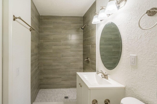 700 NW 2nd Way in Deerfield Beach, FL - Building Photo - Building Photo