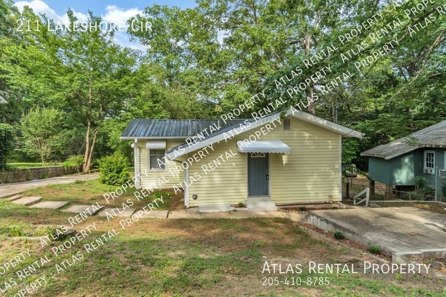 211 Lakeshore Cir in Adamsville, AL - Building Photo