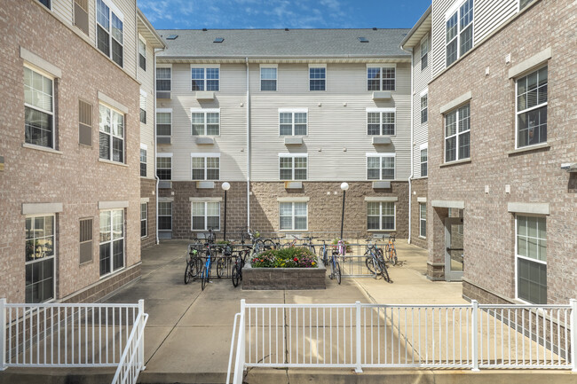 University Heights in Madison, WI - Foto de edificio - Other