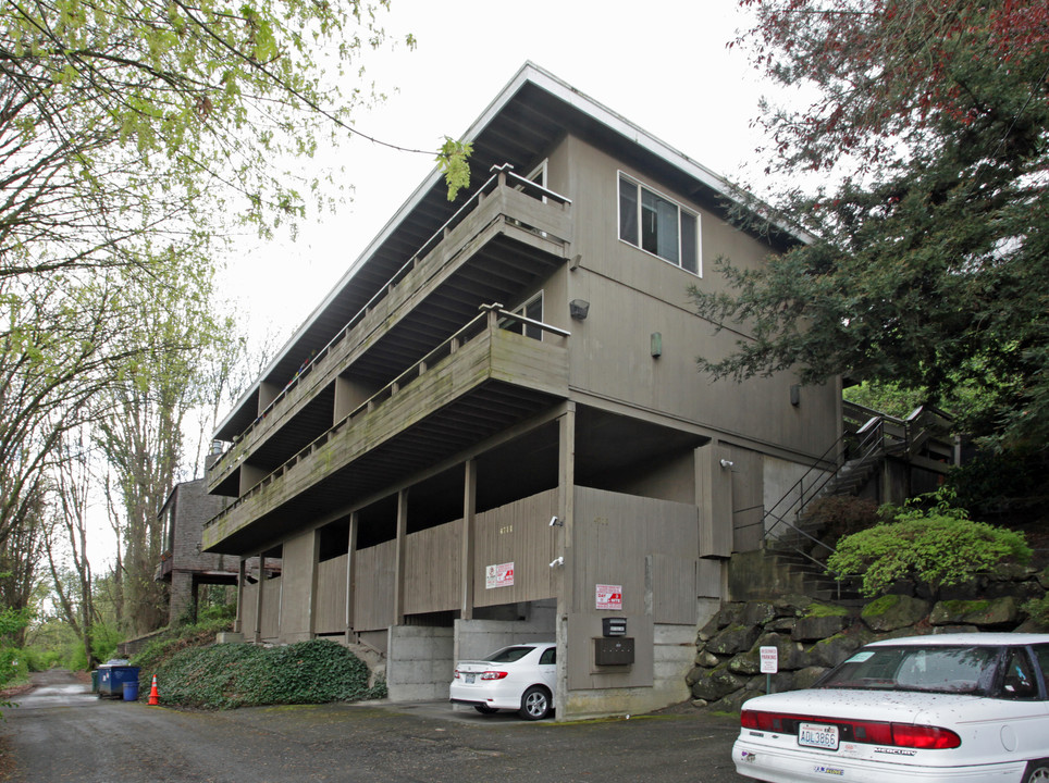 4711 Ravenna Ave in Seattle, WA - Building Photo