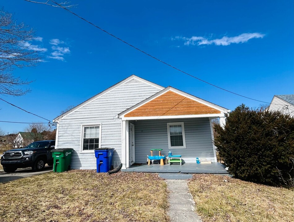 10 Alleghany St in Christiansburg, VA - Building Photo