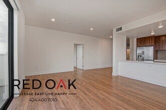 5727 La Mirada Ave in Los Angeles, CA - Building Photo - Building Photo