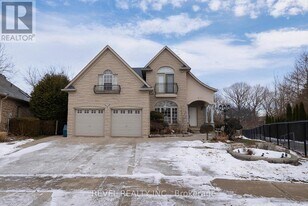 20 Casson Ln in Brantford, ON - Building Photo