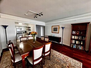 175 E Delaware Pl in Chicago, IL - Foto de edificio - Building Photo