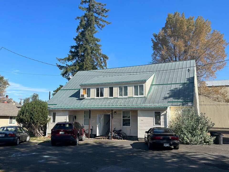 118 E Brooks St in Goldendale, WA - Building Photo
