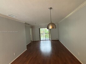 10329 NW 11th St in Pembroke Pines, FL - Building Photo