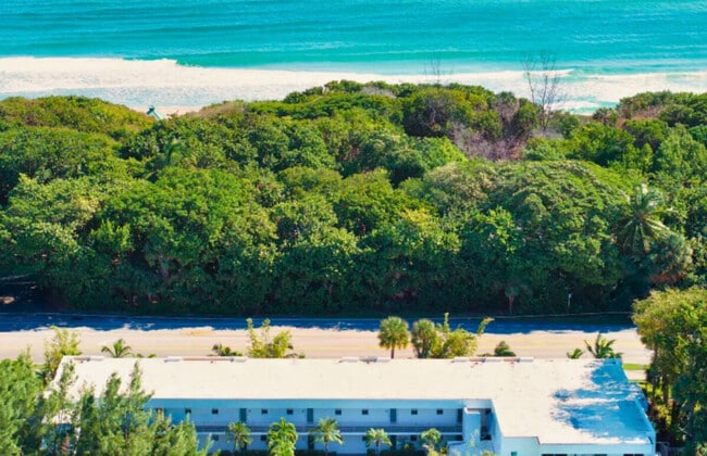 365 N Ocean Blvd in Boca Raton, FL - Building Photo - Building Photo