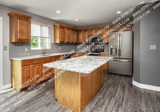 900 SE Woodbine Dr in Grimes, IA - Building Photo - Building Photo