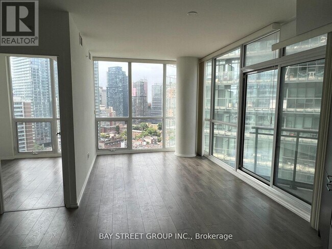 45-2245 Charles St E in Toronto, ON - Building Photo - Building Photo