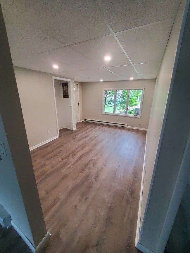 10 Highland View Ave, Unit Apt #2 in Rensselaer, NY - Building Photo - Building Photo