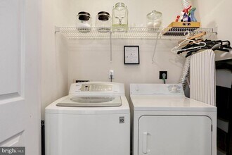 8549 Towne Manor Ct in Alexandria, VA - Building Photo - Building Photo