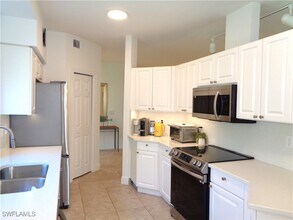 515 Laguna Royale Blvd in Naples, FL - Foto de edificio - Building Photo