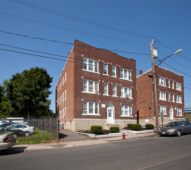 840 Stanley St in New Britain, CT - Building Photo