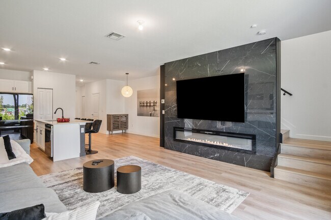 852 SE grovebush Ln in Port St. Lucie, FL - Building Photo - Building Photo