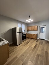 818 W 33rd Pl, Unit Apartment 1st floor in Chicago, IL - Foto de edificio - Building Photo