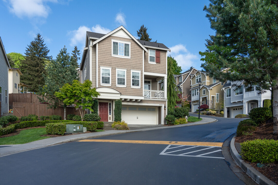 Summer Grove in Kirkland, WA - Building Photo