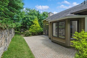 900B Heritage Hls in Somers, NY - Foto de edificio - Building Photo