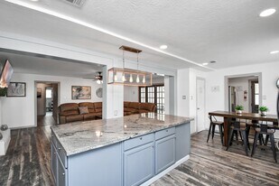 15711 Creekhaven Dr in Houston, TX - Building Photo