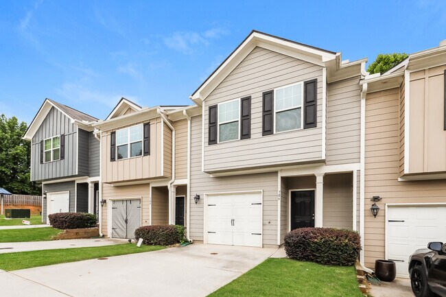 706 Highwood Ln in East Point, GA - Building Photo - Building Photo
