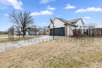 215 Peachwood Dr in Haysville, KS - Building Photo - Building Photo