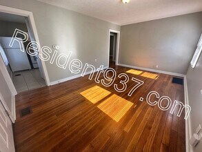 2132 E Bataan Dr in Dayton, OH - Foto de edificio - Building Photo