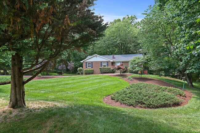 3142 Searsmont Pl in Herndon, VA - Foto de edificio - Building Photo