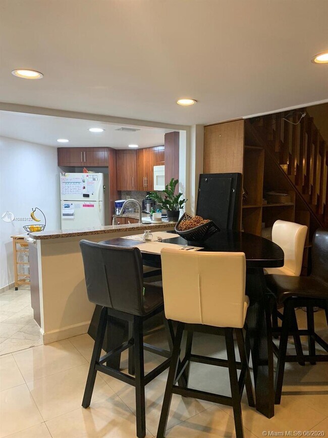 10241 NW 9th St Cir-Unit -211-5 in Miami, FL - Building Photo - Building Photo