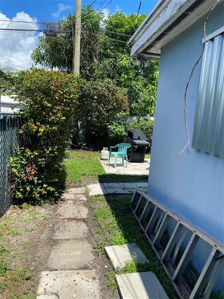 6901 SW 6th St in Pembroke Pines, FL - Building Photo