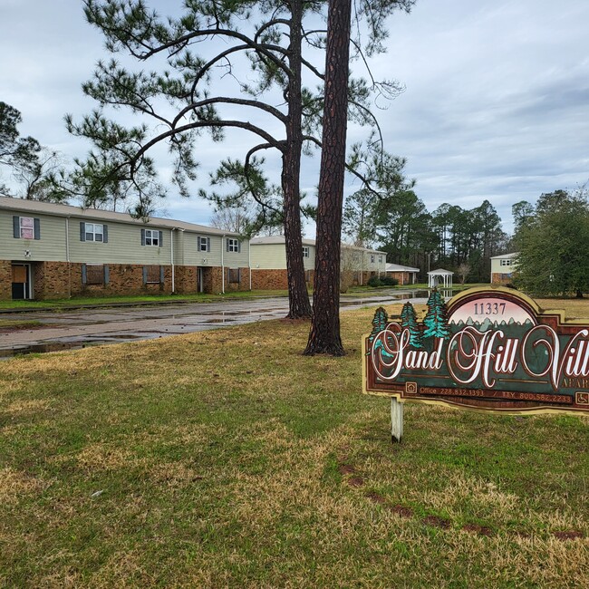 Sandhill Village in Gulfport, MS - Foto de edificio - Building Photo