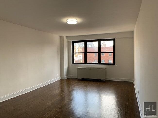 E 16 ST in New York, NY - Building Photo - Building Photo