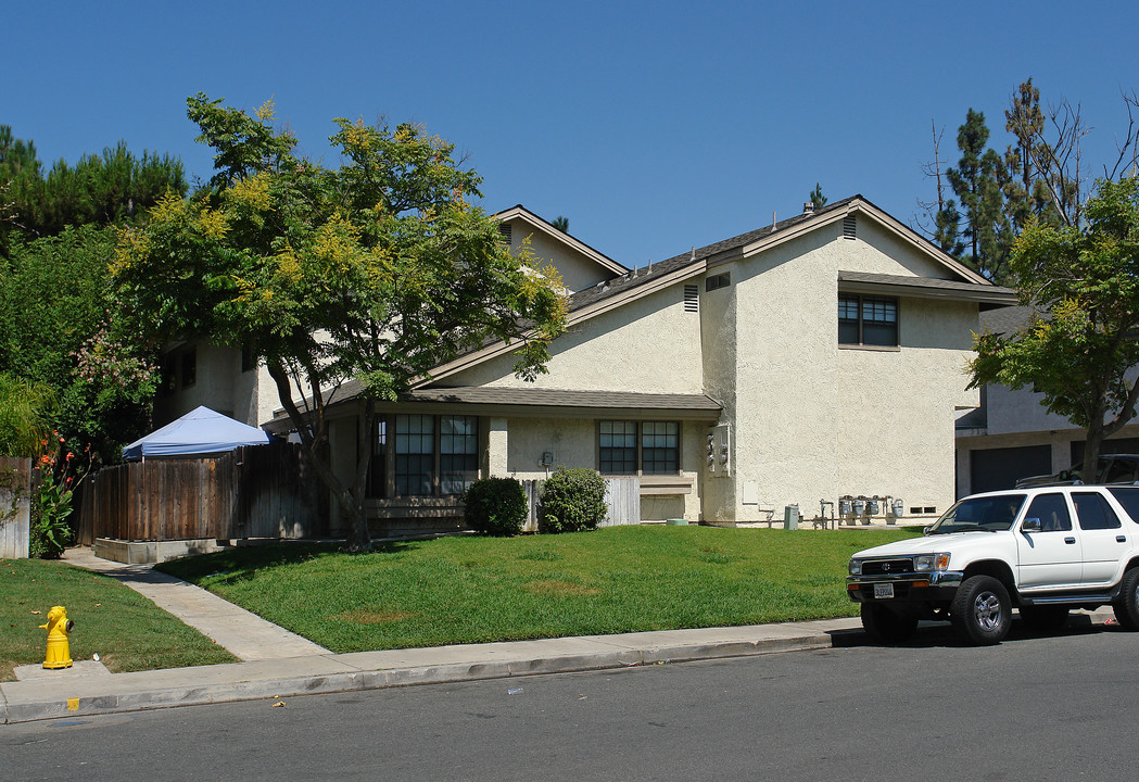 23041 Village Dr in Lake Forest, CA - Building Photo