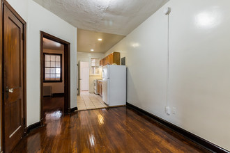 5020 2nd St NW in Washington, DC - Building Photo - Interior Photo