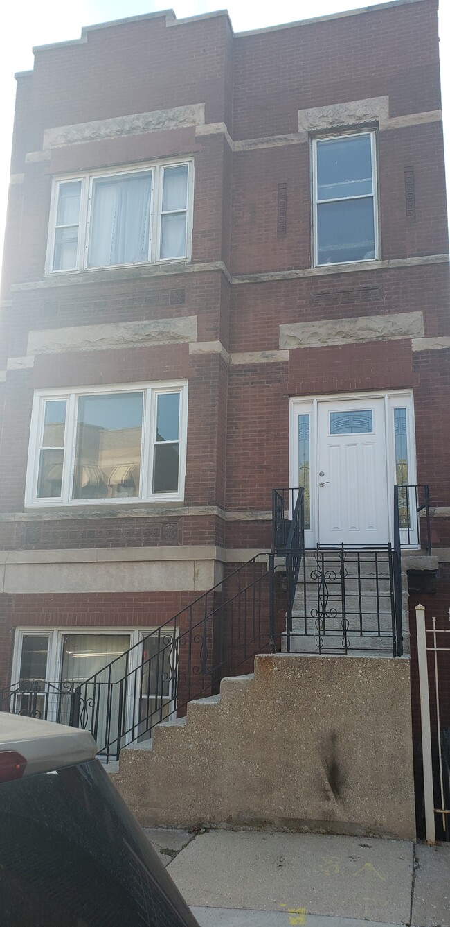 2306 S Oakley Ave, Unit 2 in Chicago, IL - Foto de edificio - Building Photo