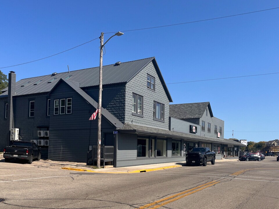 202 E Main St in Twin Lakes, WI - Foto de edificio