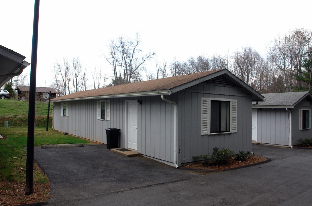 120 Knob Hill Rd in Asheville, NC - Building Photo