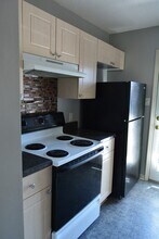 6871 Wrigley Dr in Cordova, TN - Building Photo - Building Photo