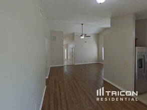 3323 W Marcum St in Tampa, FL - Building Photo - Building Photo