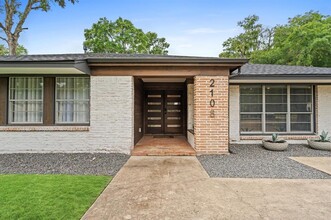 2108 Chimney Rock Rd in Houston, TX - Building Photo - Building Photo