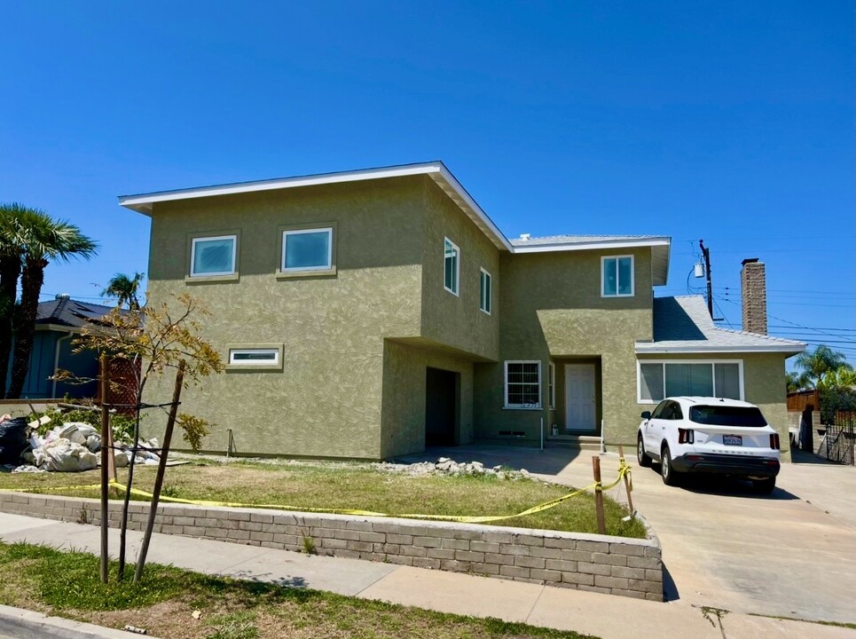 6854 Birchwood St in San Diego, CA - Building Photo