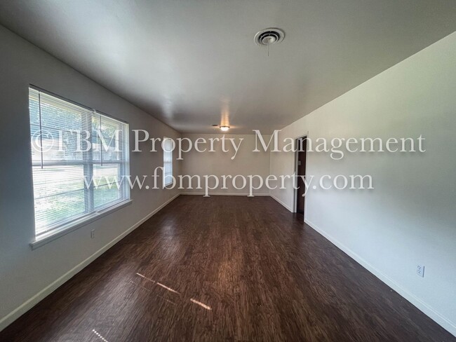 1208 Crest Ridge in Ennis, TX - Building Photo - Building Photo