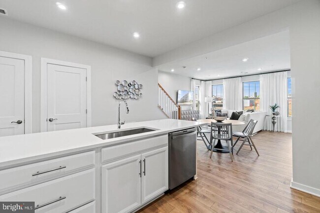 1110 Dabney Dr in Manassas Park, VA - Building Photo - Building Photo